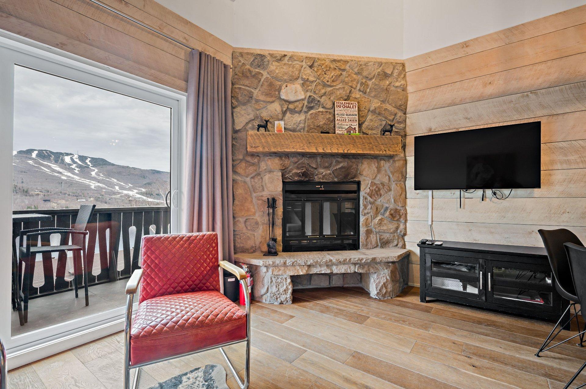 









237


Ch. de Lac-Tremblant-Nord

, 439,
Mont-Tremblant,




QC
J8E1B4

