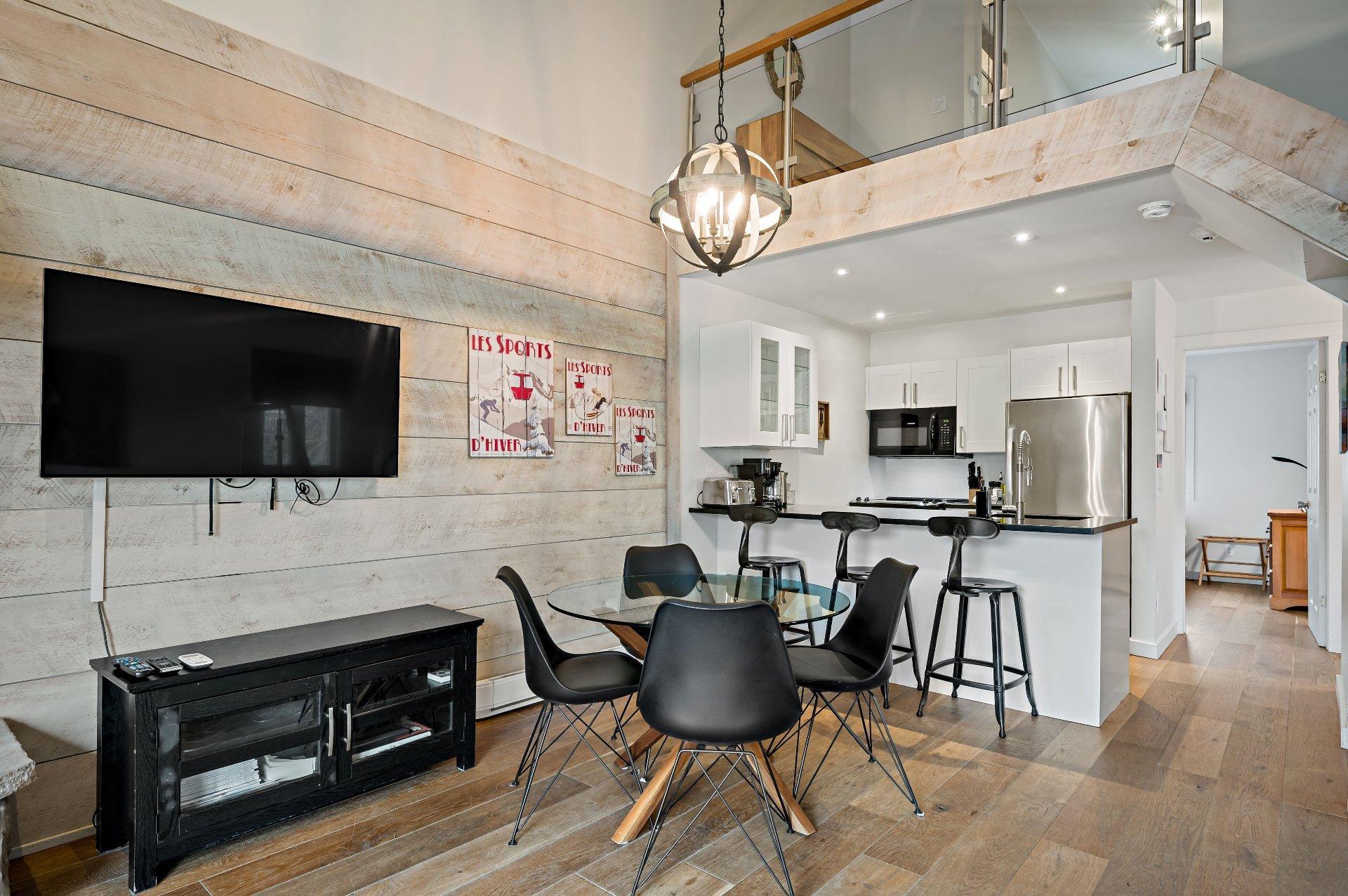 









237


Ch. de Lac-Tremblant-Nord

, 439,
Mont-Tremblant,




QC
J8E1B4

