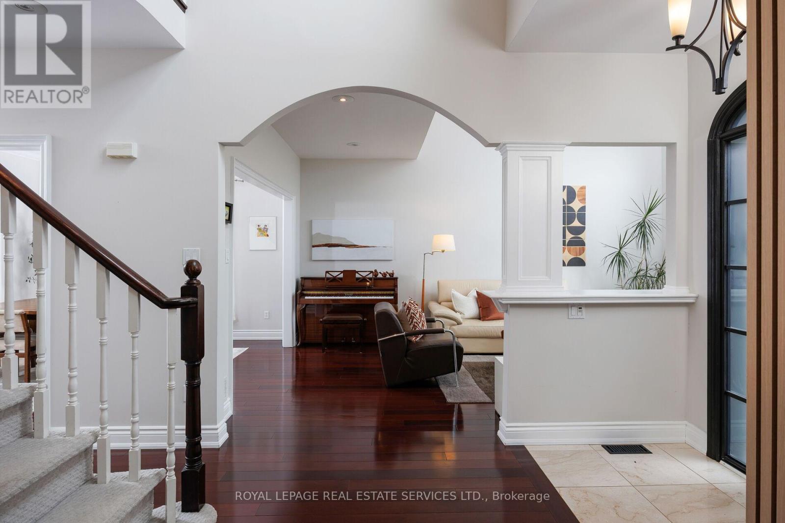 












1061 SUMMIT RIDGE DRIVE

,
Oakville,




Ontario
L6M3K9

