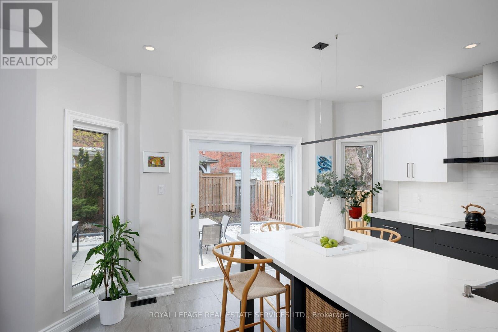 












1061 SUMMIT RIDGE DRIVE

,
Oakville,




Ontario
L6M3K9

