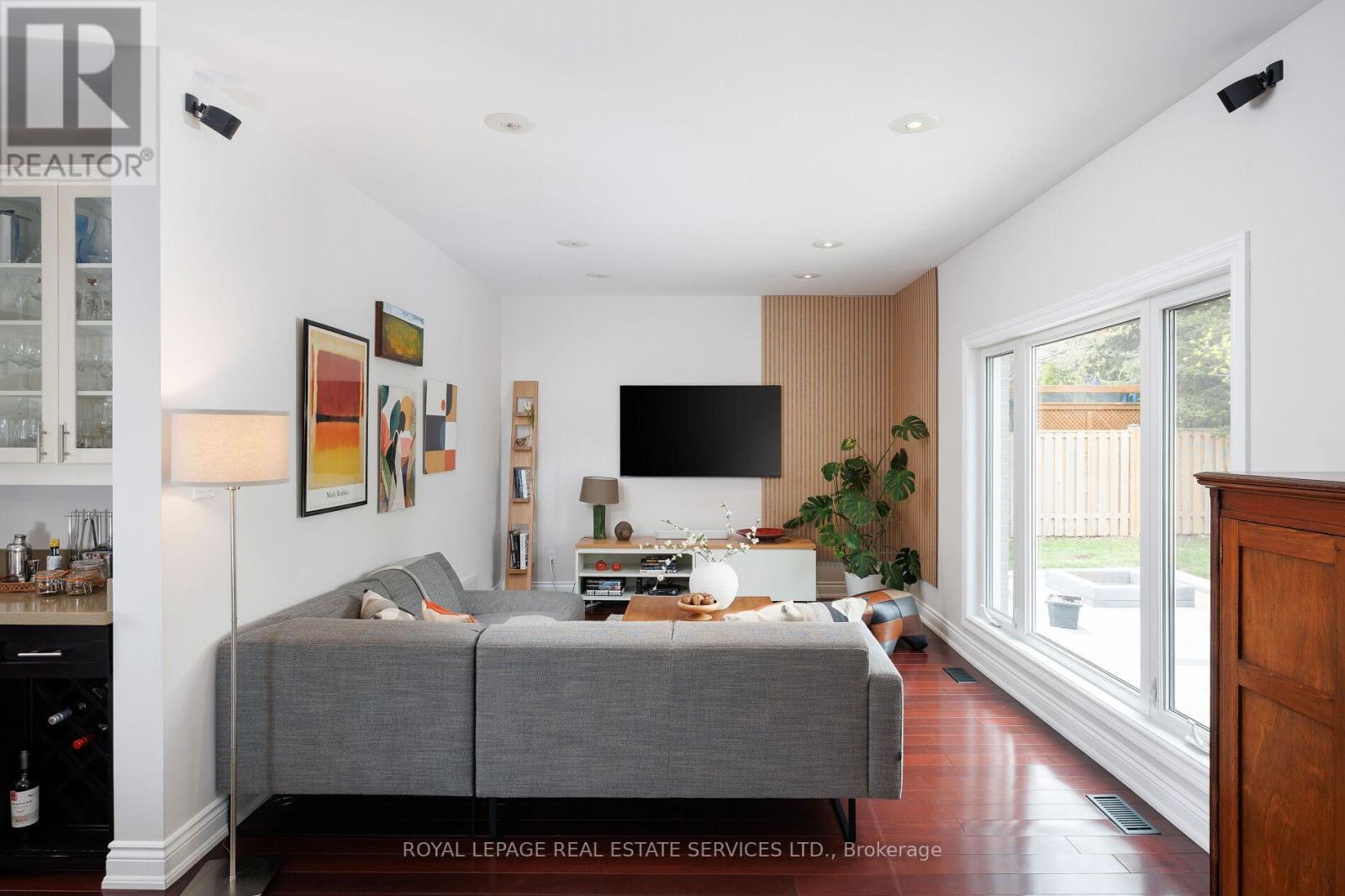 












1061 SUMMIT RIDGE DRIVE

,
Oakville,




Ontario
L6M3K9

