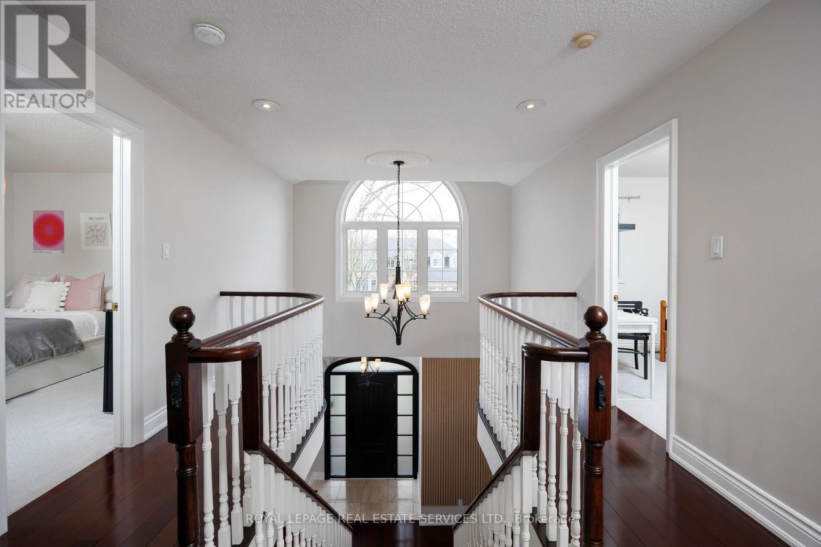 












1061 SUMMIT RIDGE DRIVE

,
Oakville,




Ontario
L6M3K9

