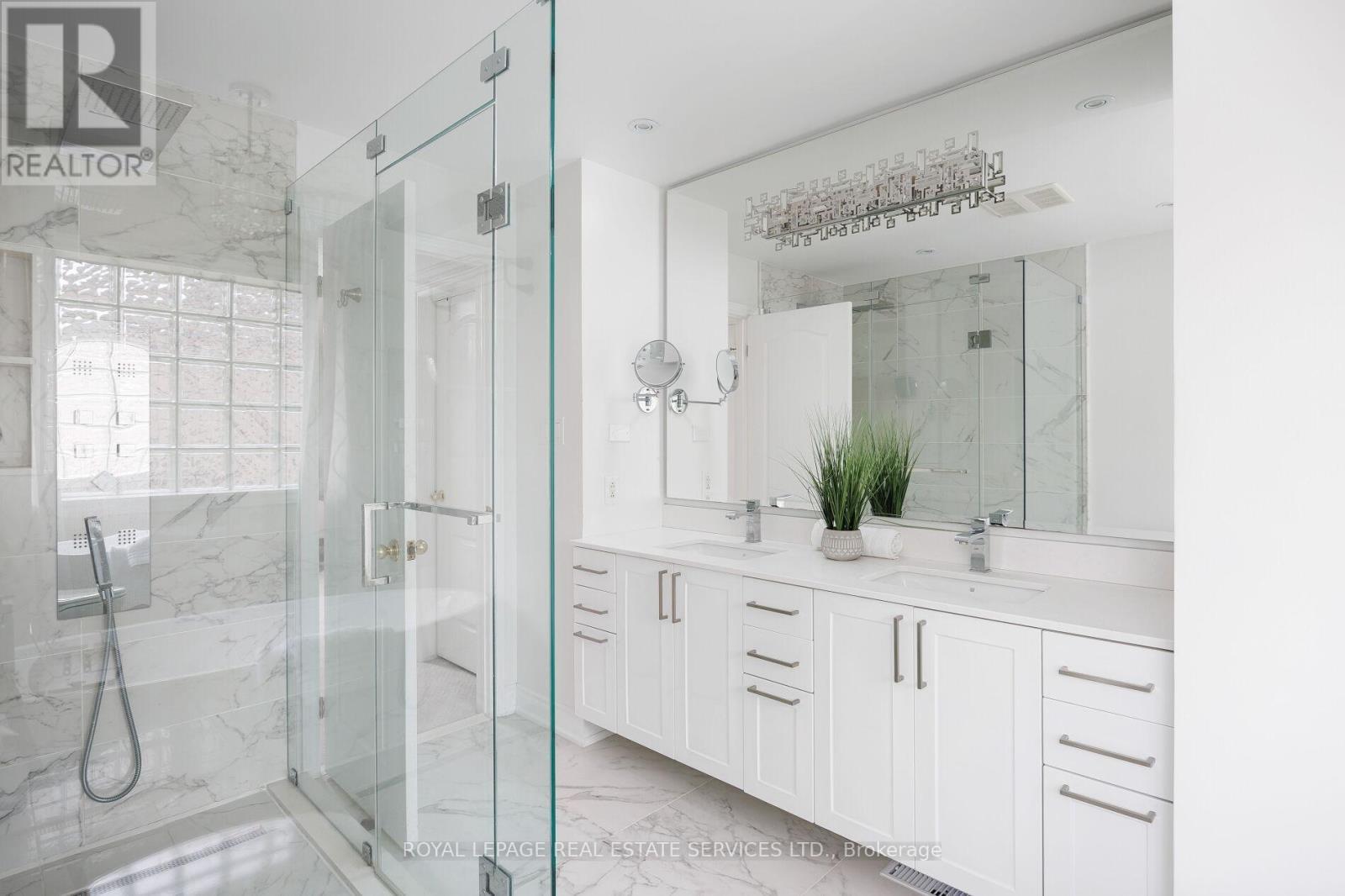 












1061 SUMMIT RIDGE DRIVE

,
Oakville,




Ontario
L6M3K9


