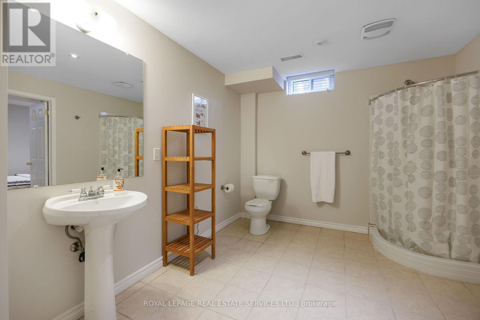 












1061 SUMMIT RIDGE DRIVE

,
Oakville,




Ontario
L6M3K9

