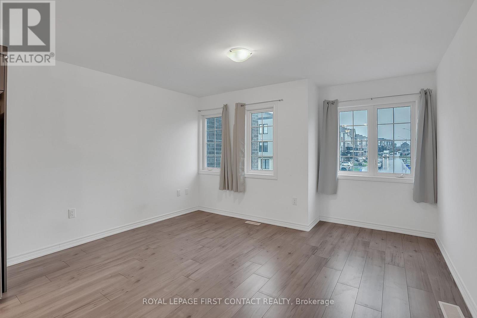 












49 PUMPKIN CORNER CRESCENT

,
Barrie,




Ontario
L9J0T7

