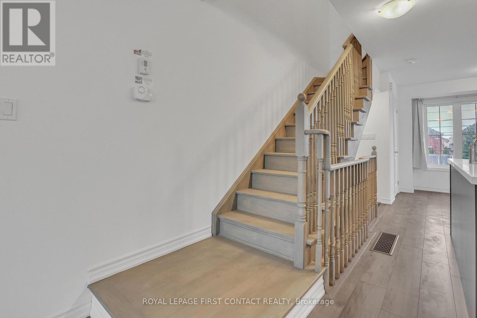 












49 PUMPKIN CORNER CRESCENT

,
Barrie,




Ontario
L9J0T7

