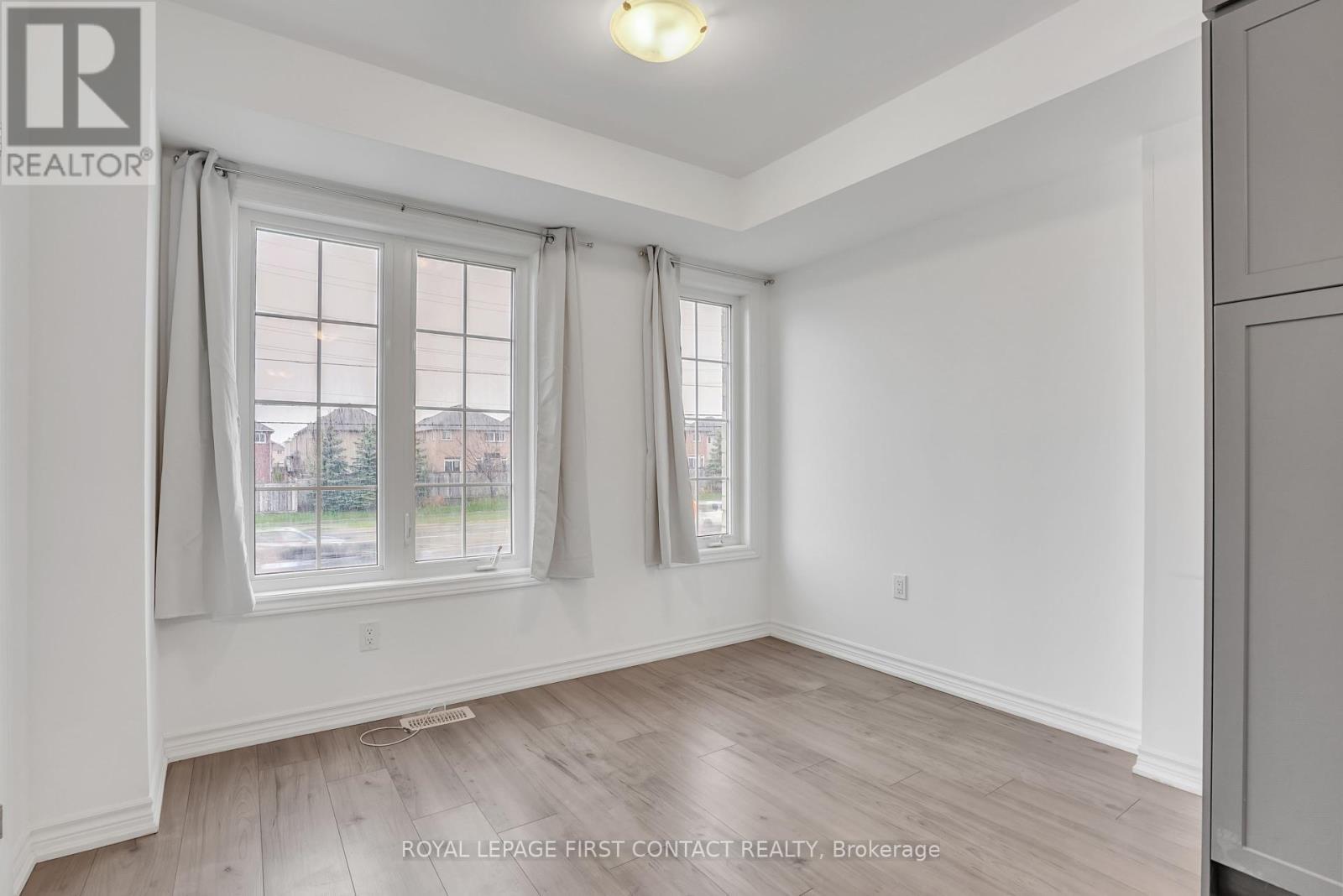 












49 PUMPKIN CORNER CRESCENT

,
Barrie,




Ontario
L9J0T7

