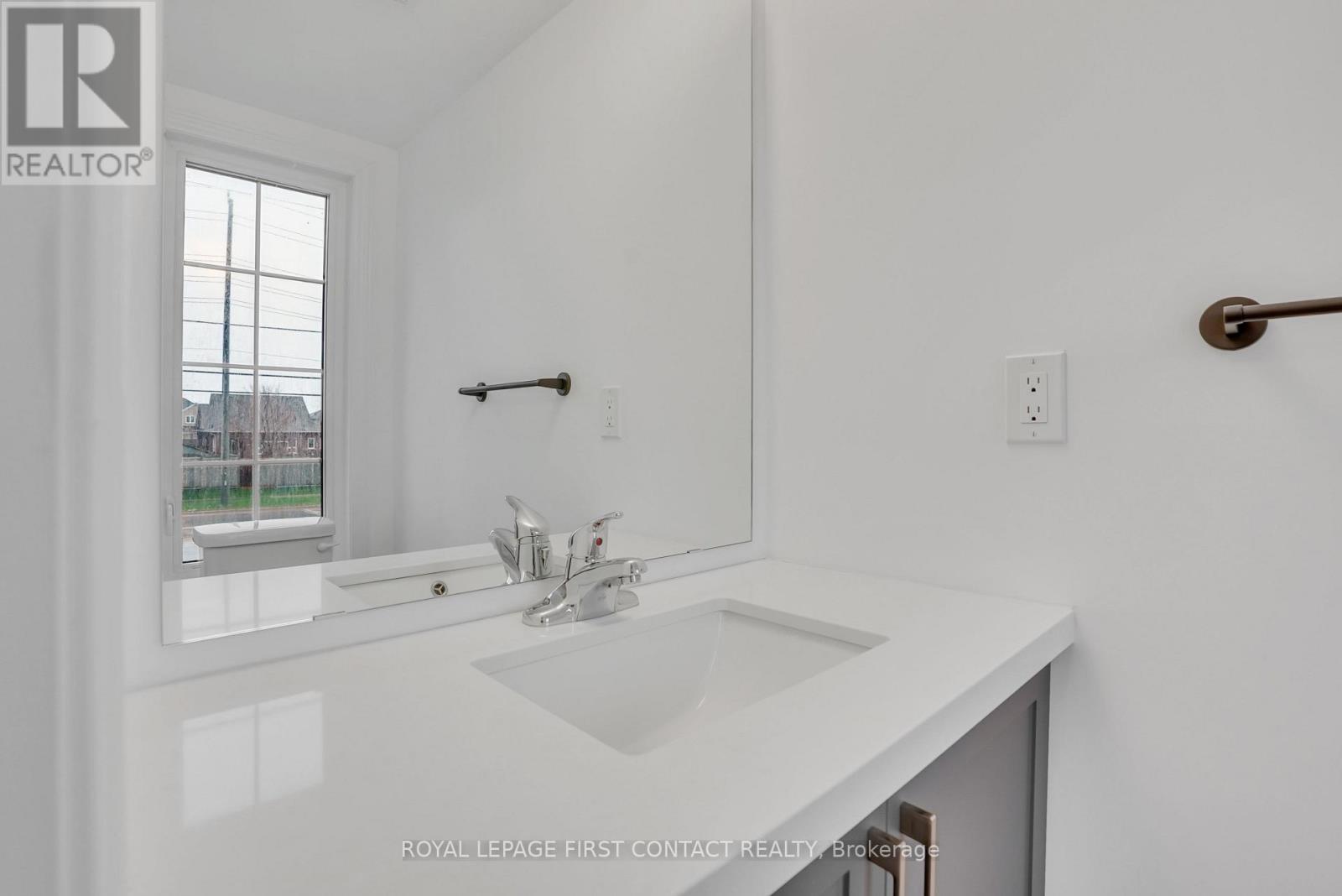 












49 PUMPKIN CORNER CRESCENT

,
Barrie,




Ontario
L9J0T7

