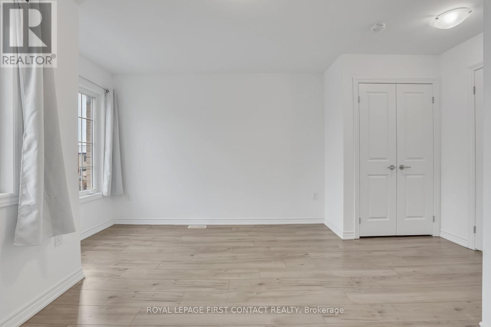 












49 PUMPKIN CORNER CRESCENT

,
Barrie,




Ontario
L9J0T7

