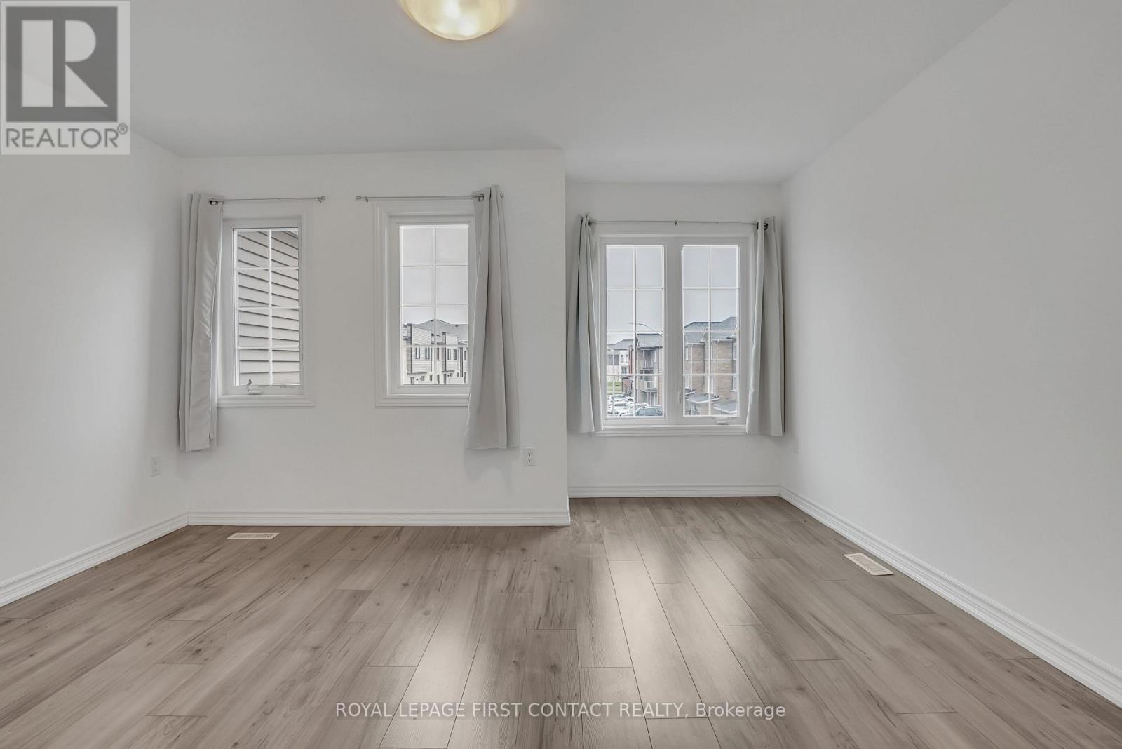 












49 PUMPKIN CORNER CRESCENT

,
Barrie,




Ontario
L9J0T7

