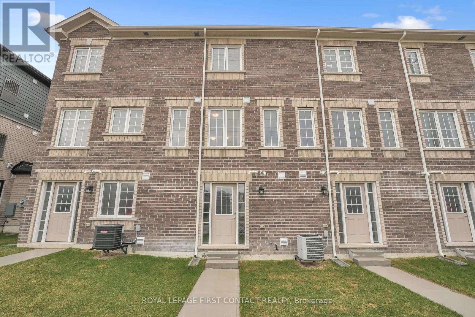 












49 PUMPKIN CORNER CRESCENT

,
Barrie,




Ontario
L9J0T7

