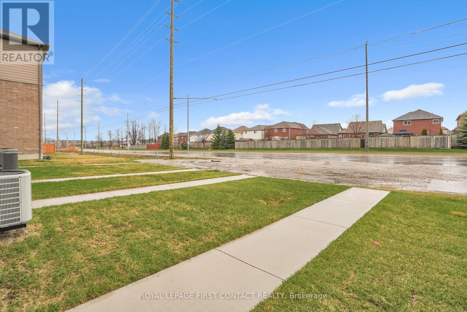 












49 PUMPKIN CORNER CRESCENT

,
Barrie,




Ontario
L9J0T7

