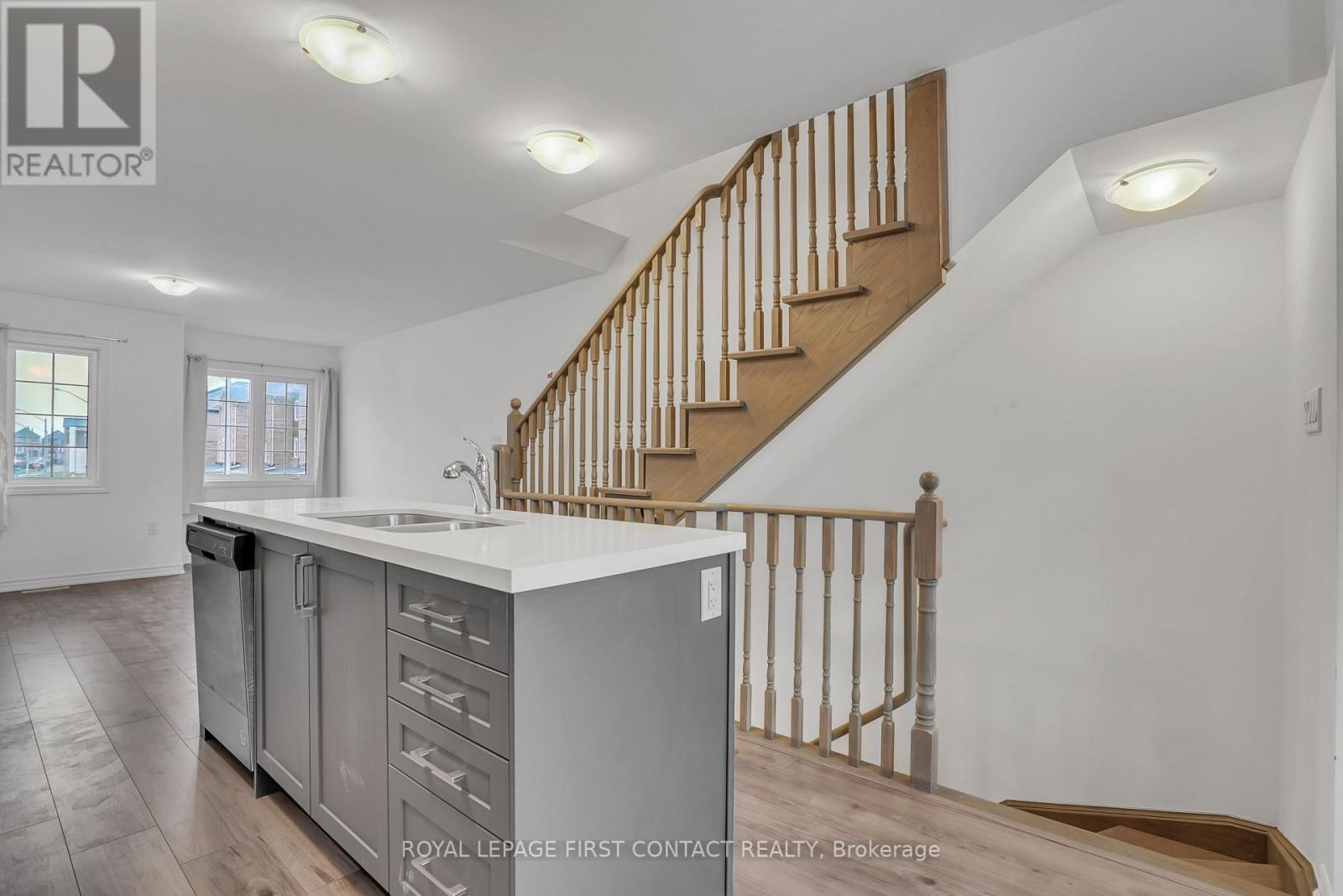












49 PUMPKIN CORNER CRESCENT

,
Barrie,




Ontario
L9J0T7

