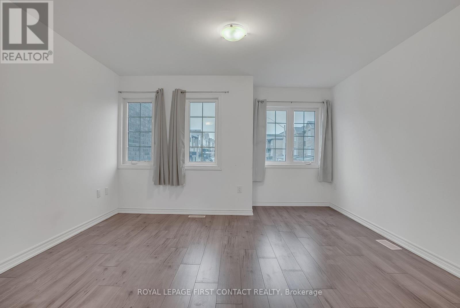 












49 PUMPKIN CORNER CRESCENT

,
Barrie,




Ontario
L9J0T7

