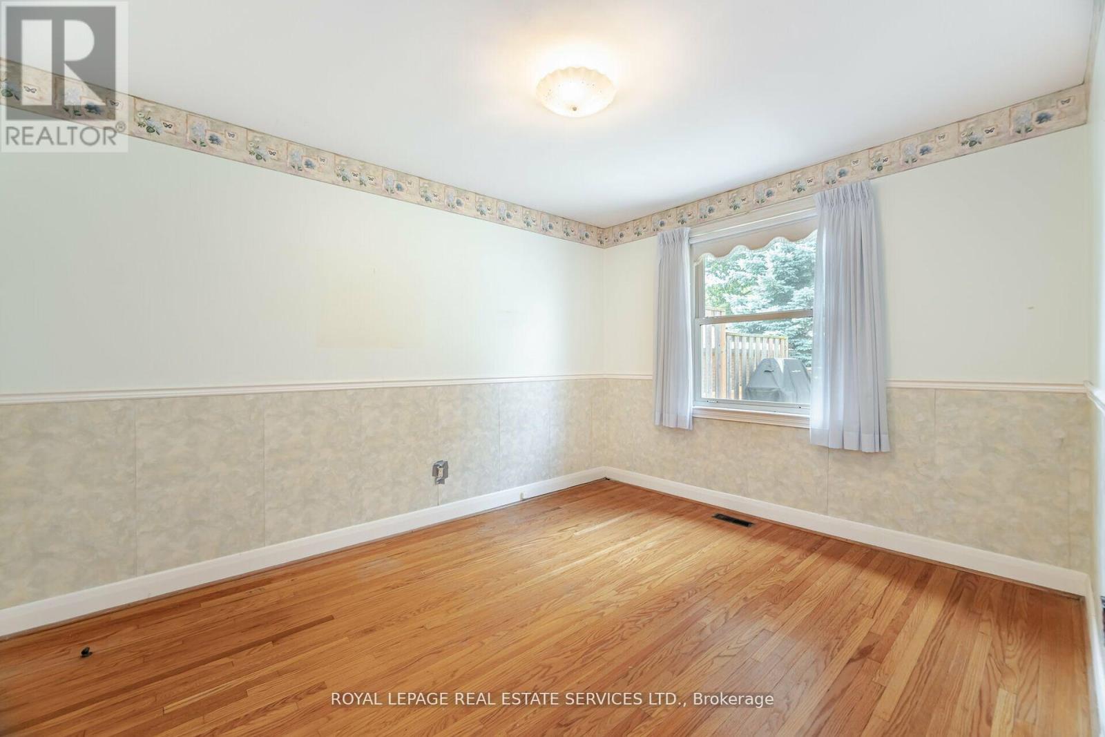 












44 MAPLE AVENUE N

,
Mississauga,




Ontario
L5H2S1

