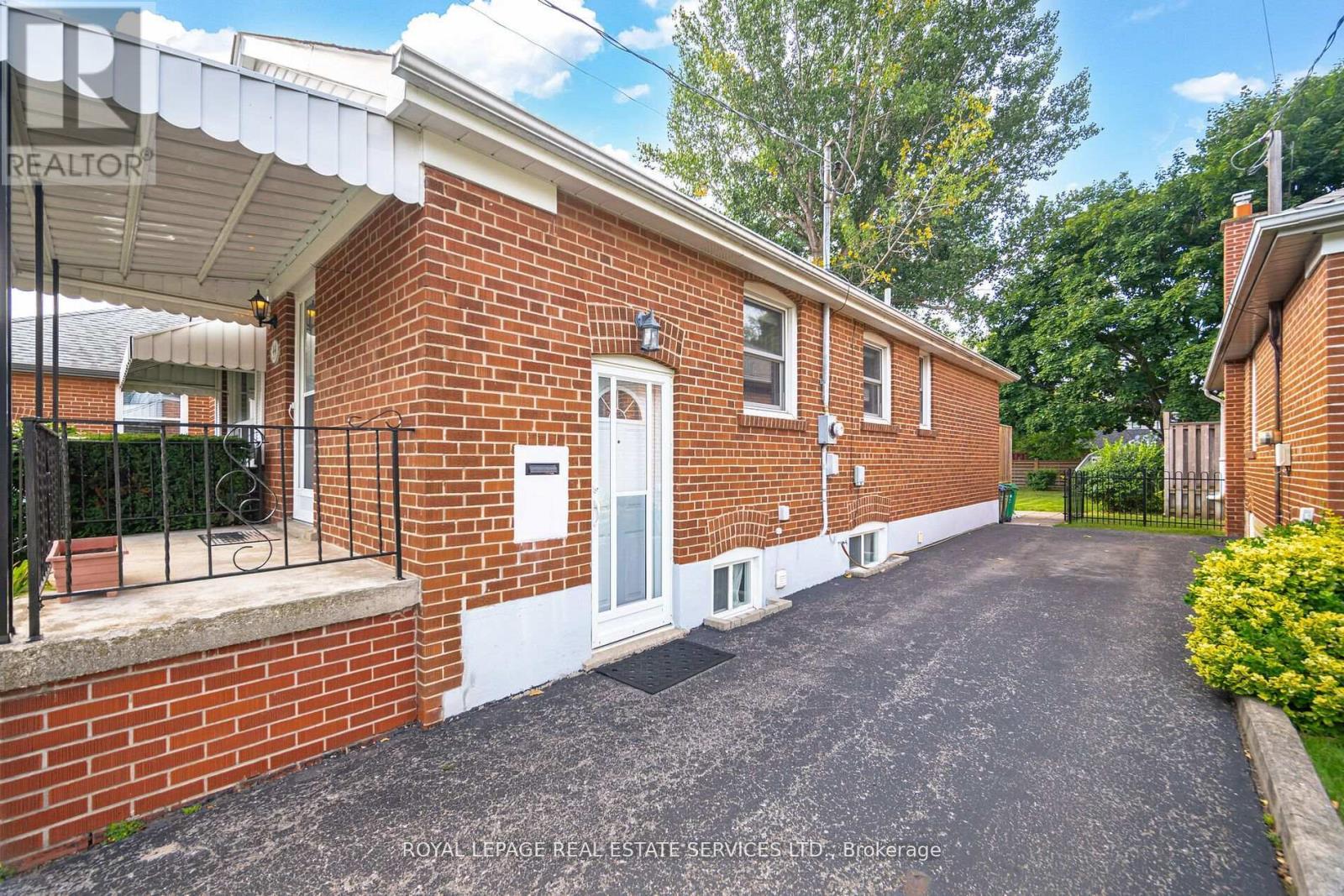 












44 MAPLE AVENUE N

,
Mississauga,




Ontario
L5H2S1

