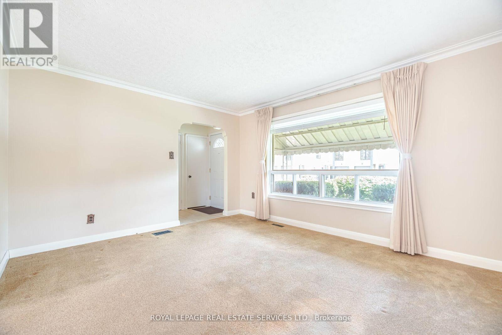 












44 MAPLE AVENUE N

,
Mississauga,




Ontario
L5H2S1

