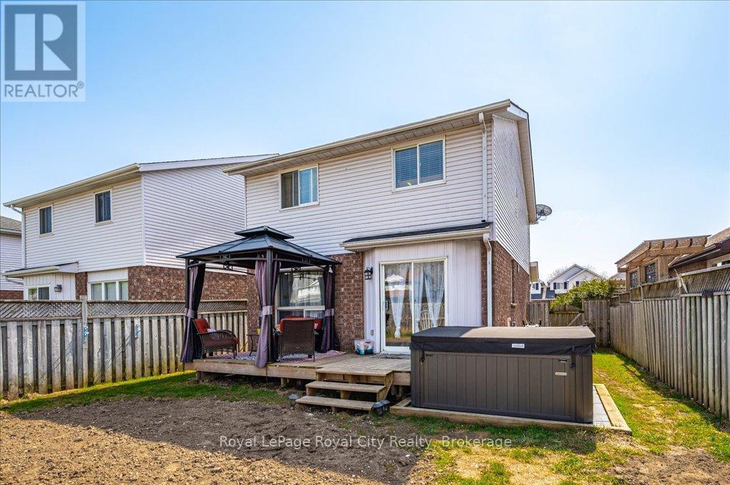 












164 TAIT CRESCENT

,
Centre Wellington (Fergus),




Ontario
N1M3P5


