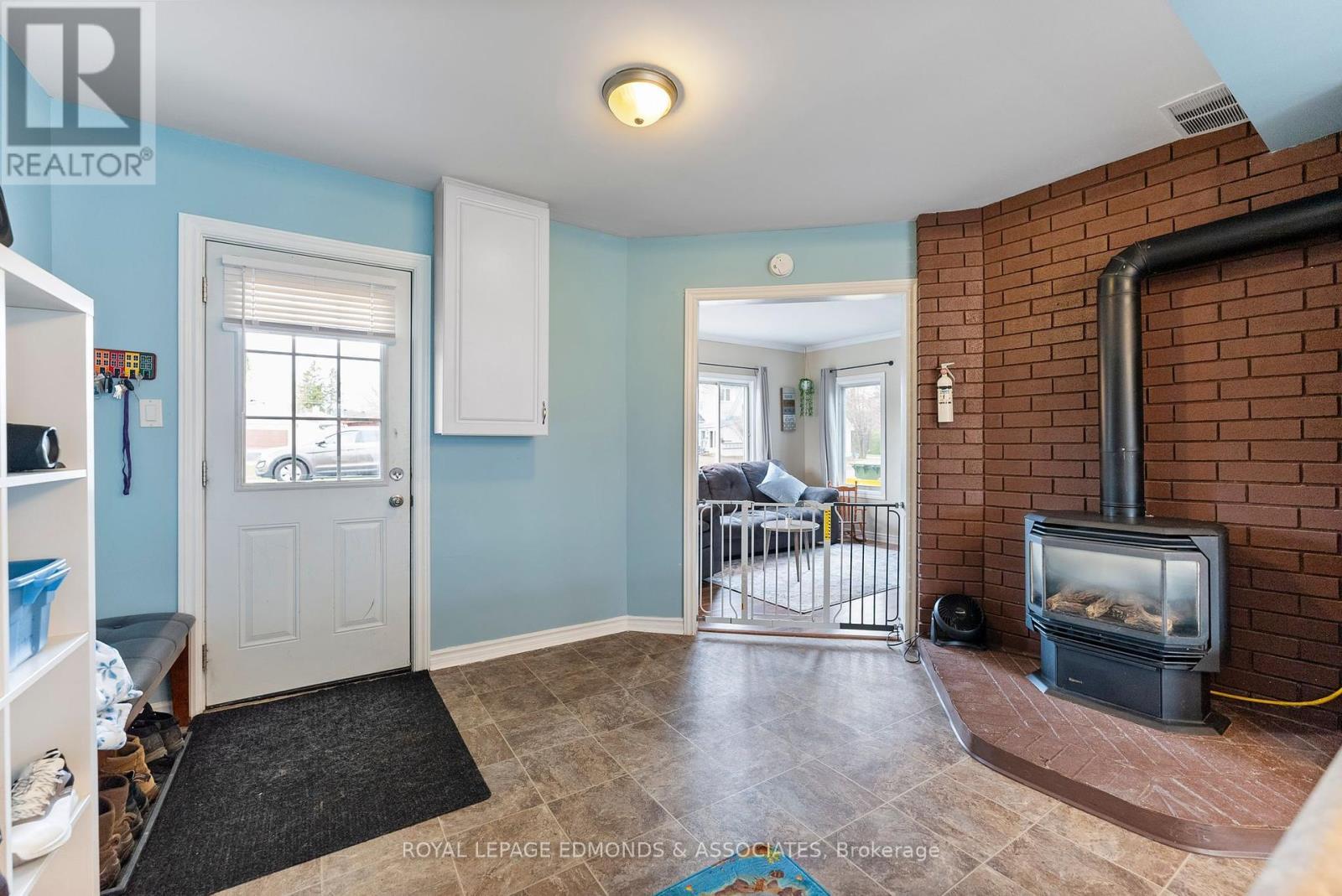 












787 MOFFAT STREET S

,
Pembroke,




Ontario
K8A3Y3

