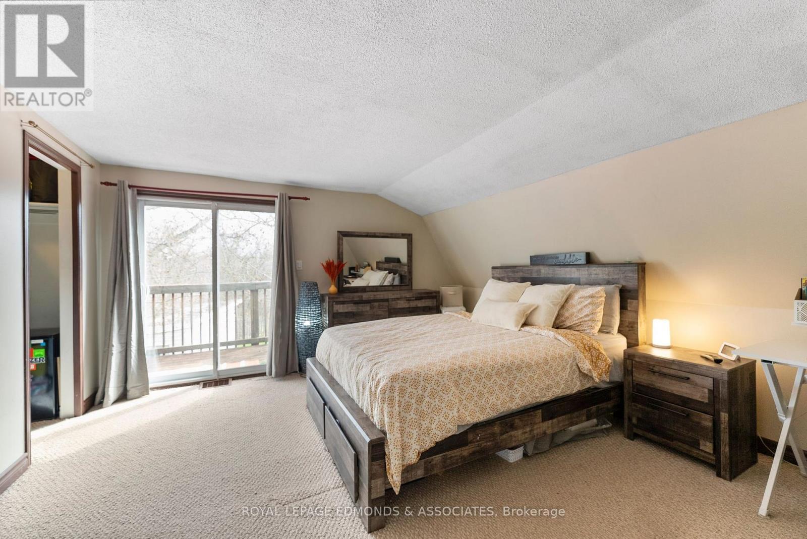 












787 MOFFAT STREET S

,
Pembroke,




Ontario
K8A3Y3

