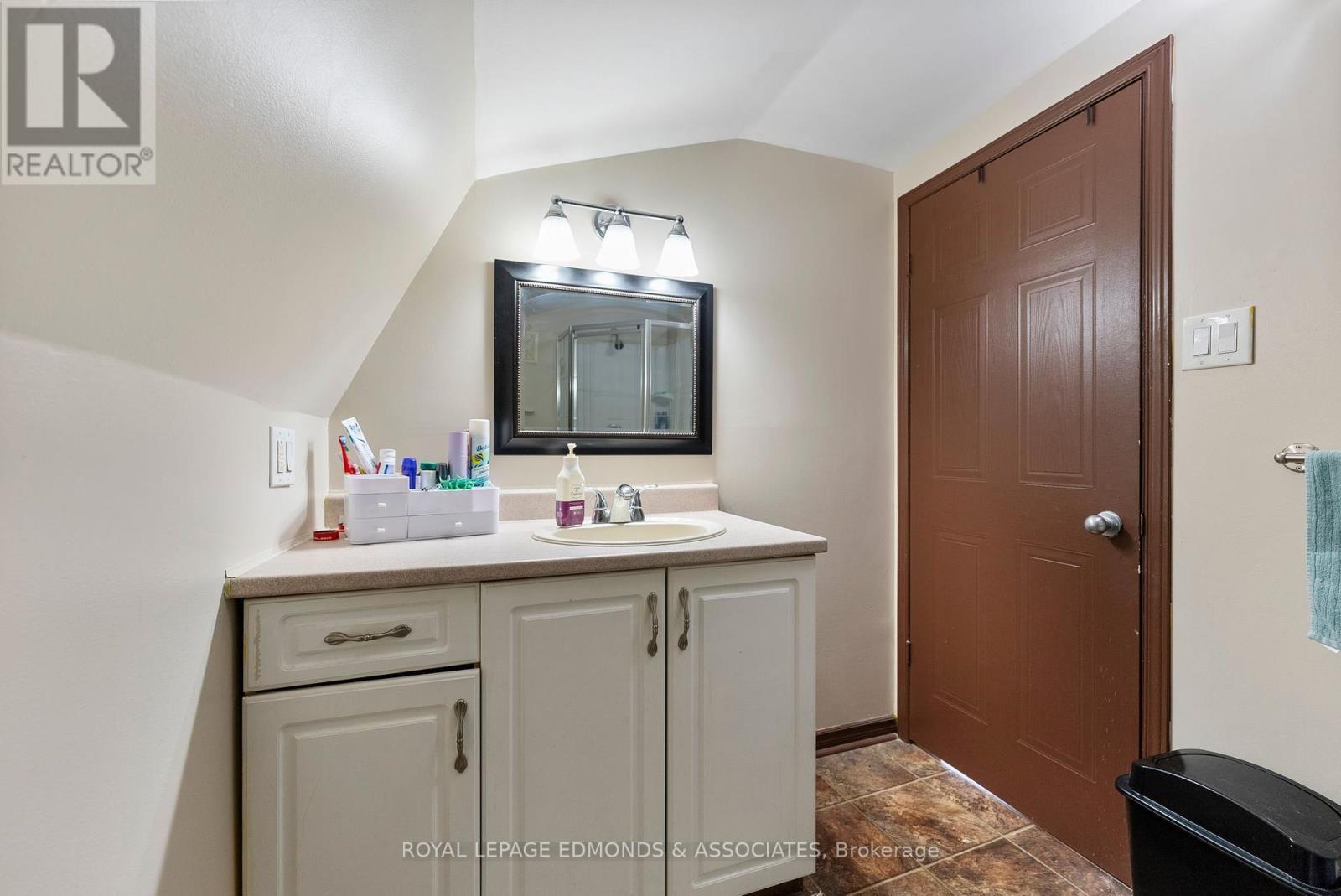 












787 MOFFAT STREET S

,
Pembroke,




Ontario
K8A3Y3

