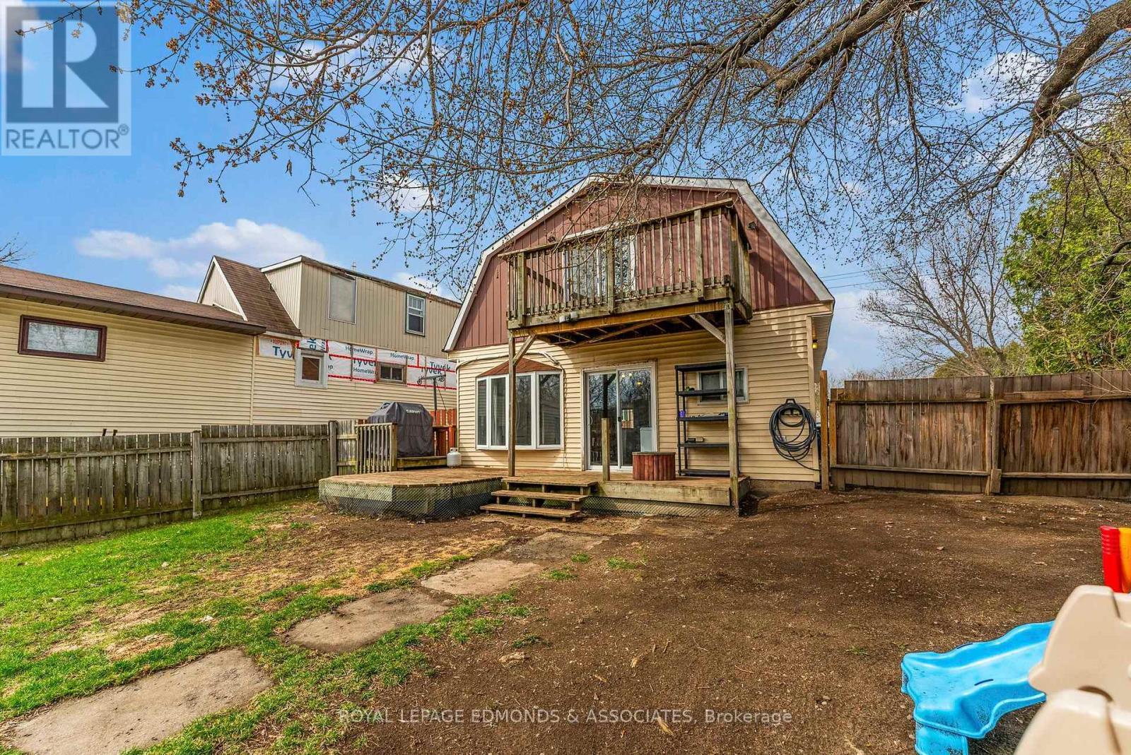 












787 MOFFAT STREET S

,
Pembroke,




Ontario
K8A3Y3

