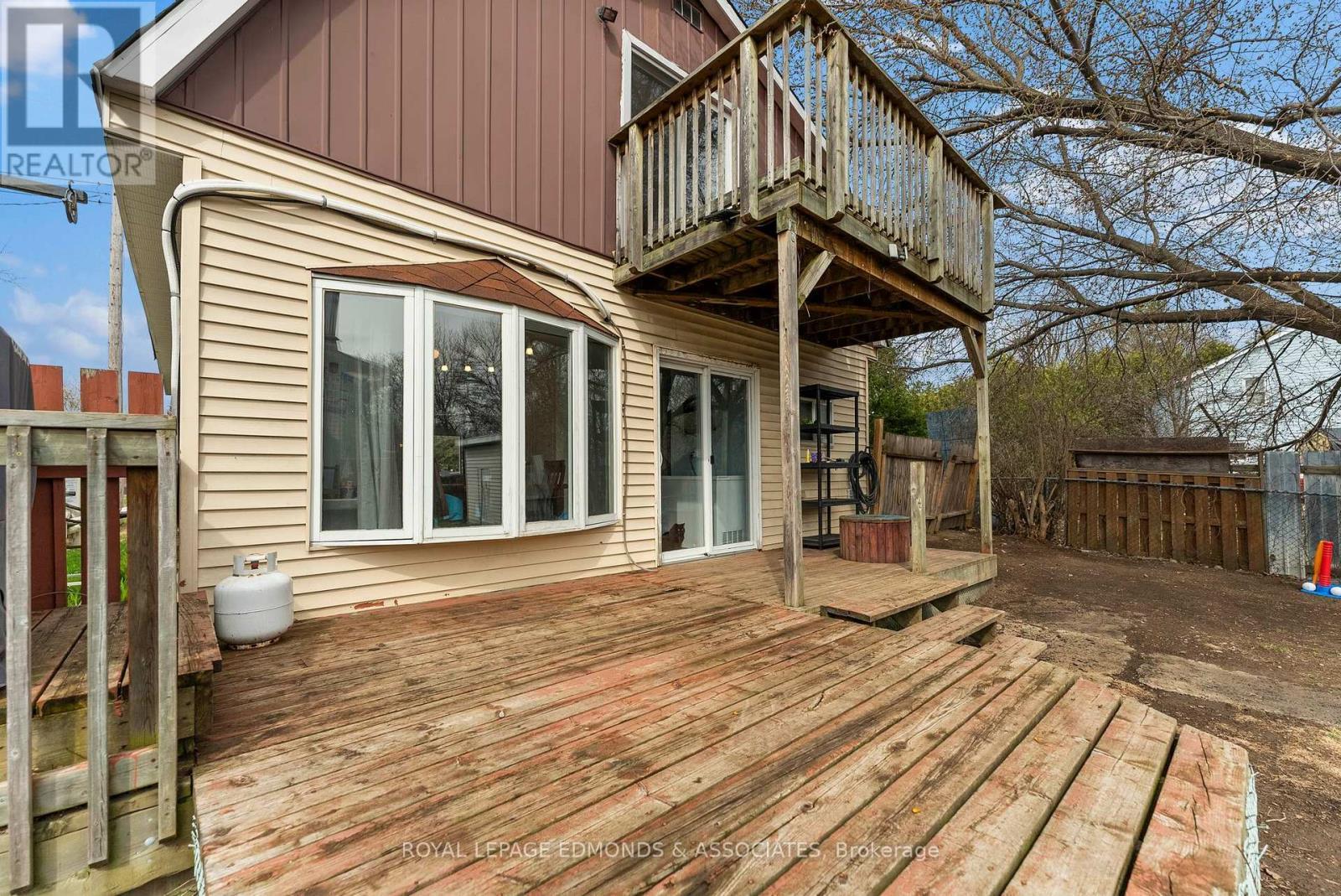 












787 MOFFAT STREET S

,
Pembroke,




Ontario
K8A3Y3

