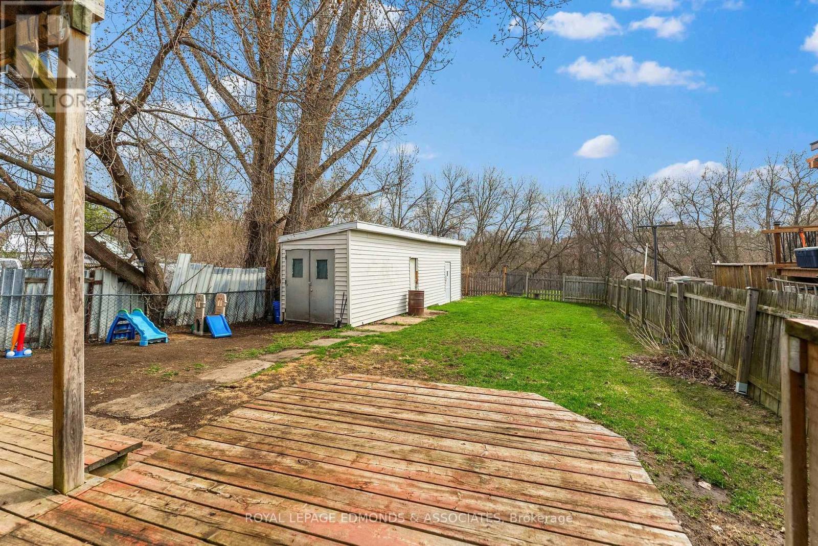 












787 MOFFAT STREET S

,
Pembroke,




Ontario
K8A3Y3

