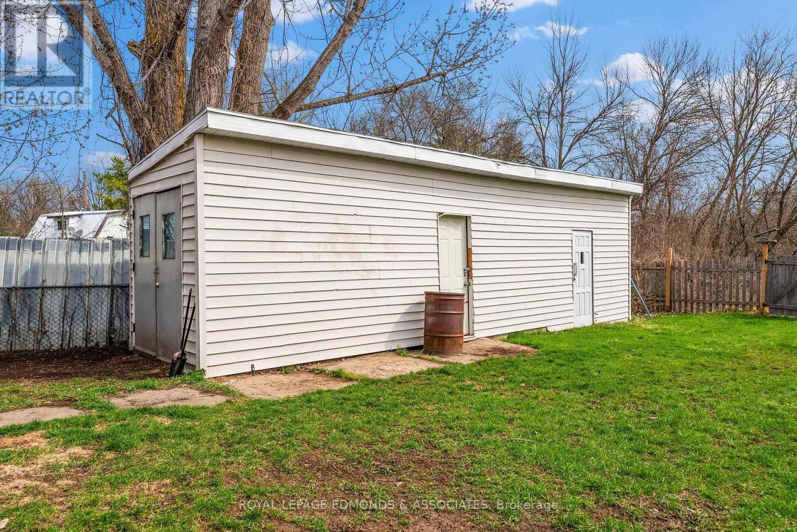 












787 MOFFAT STREET S

,
Pembroke,




Ontario
K8A3Y3

