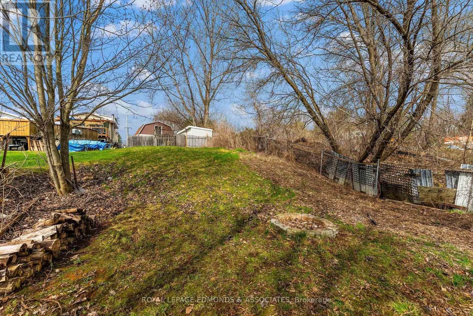 












787 MOFFAT STREET S

,
Pembroke,




Ontario
K8A3Y3

