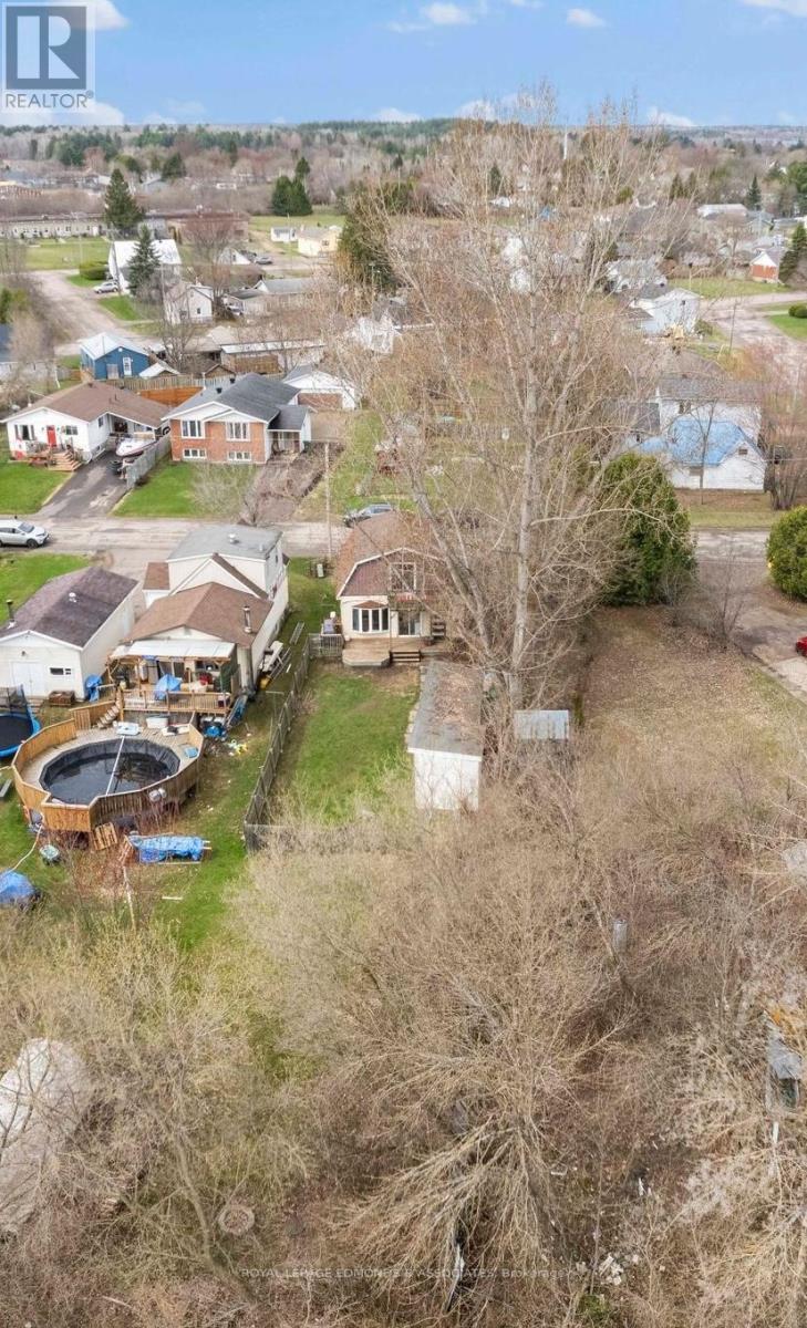 












787 MOFFAT STREET S

,
Pembroke,




Ontario
K8A3Y3

