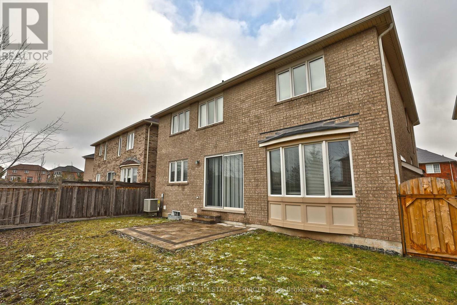 












2383 CALLOWAY DRIVE

,
Oakville,




Ontario
L6M0C1

