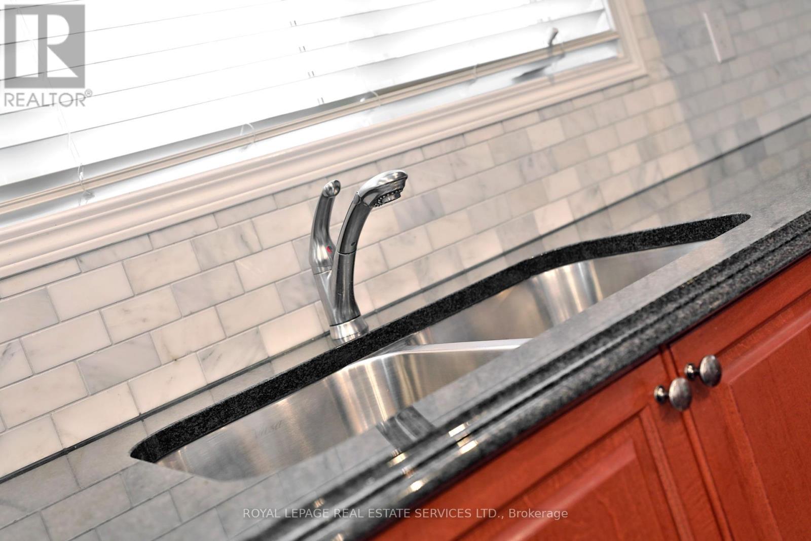 












2383 CALLOWAY DRIVE

,
Oakville,




Ontario
L6M0C1

