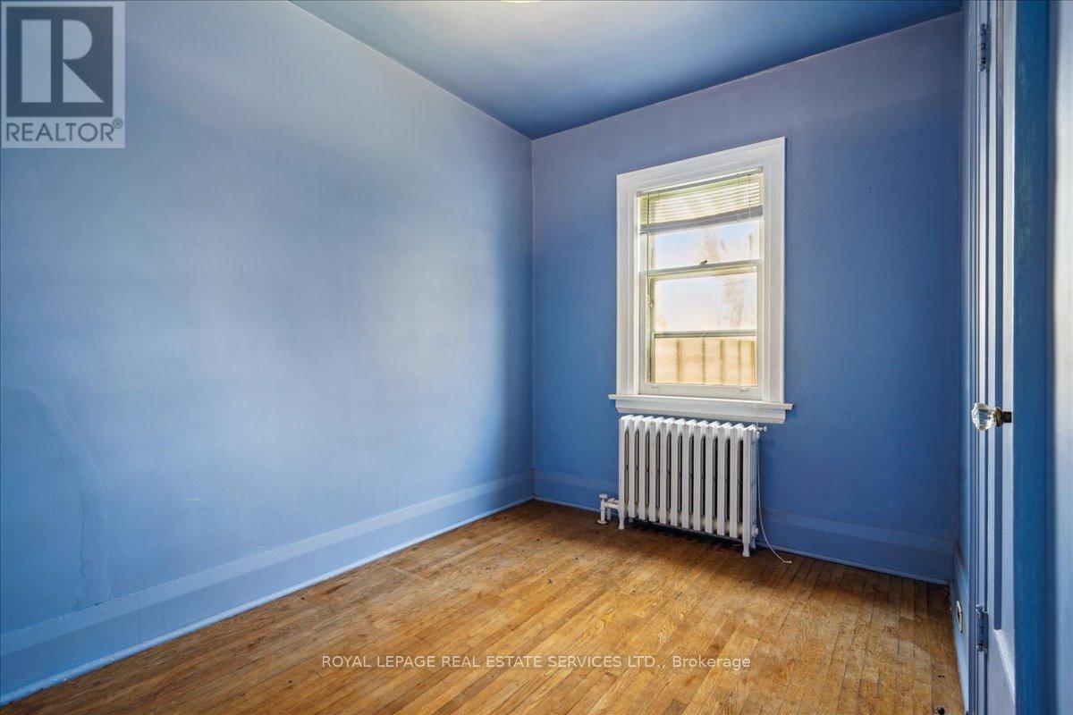 












26 ELMA STREET

,
Toronto,




Ontario
M8V1X8

