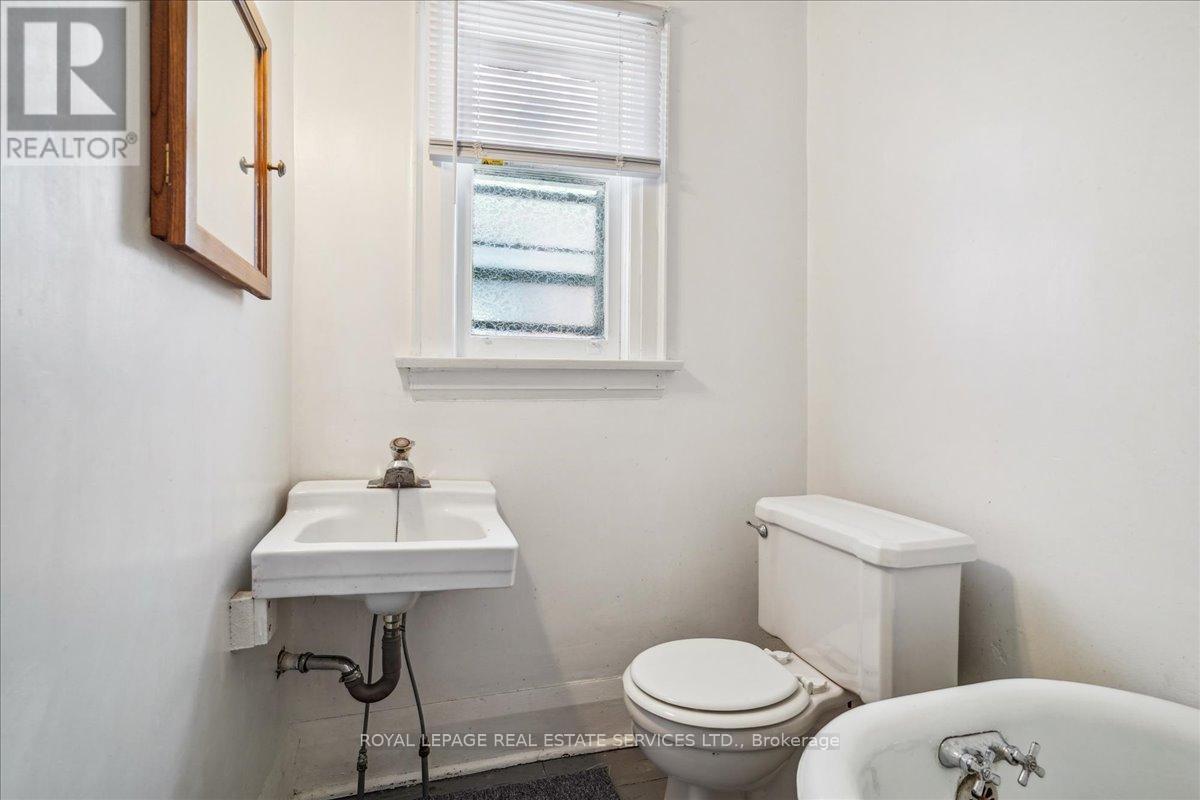 












26 ELMA STREET

,
Toronto,




Ontario
M8V1X8

