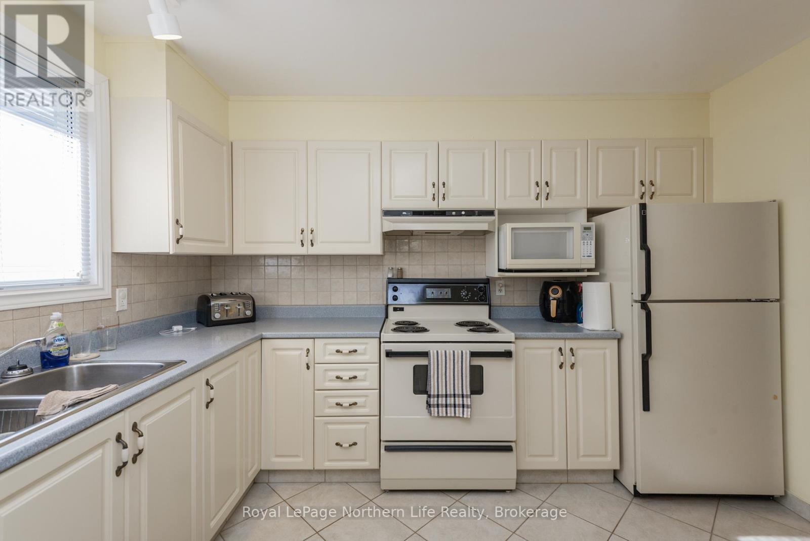












2091 MCKEOWN AVENUE

,
North Bay (Widdifield),




Ontario
P1B7N8

