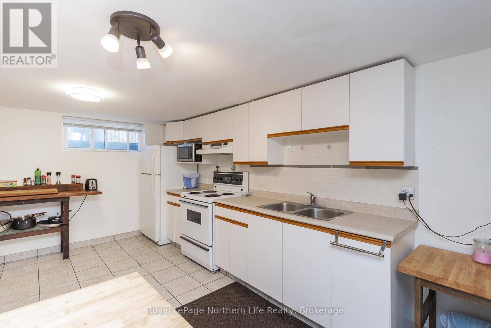 












2091 MCKEOWN AVENUE

,
North Bay (Widdifield),




Ontario
P1B7N8

