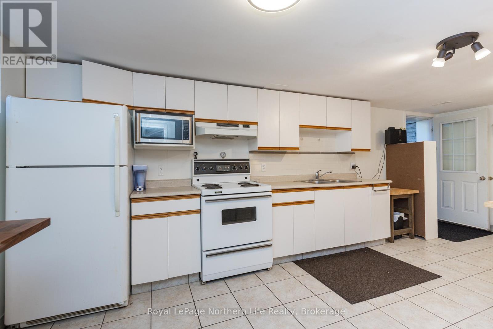 












2091 MCKEOWN AVENUE

,
North Bay (Widdifield),




Ontario
P1B7N8

