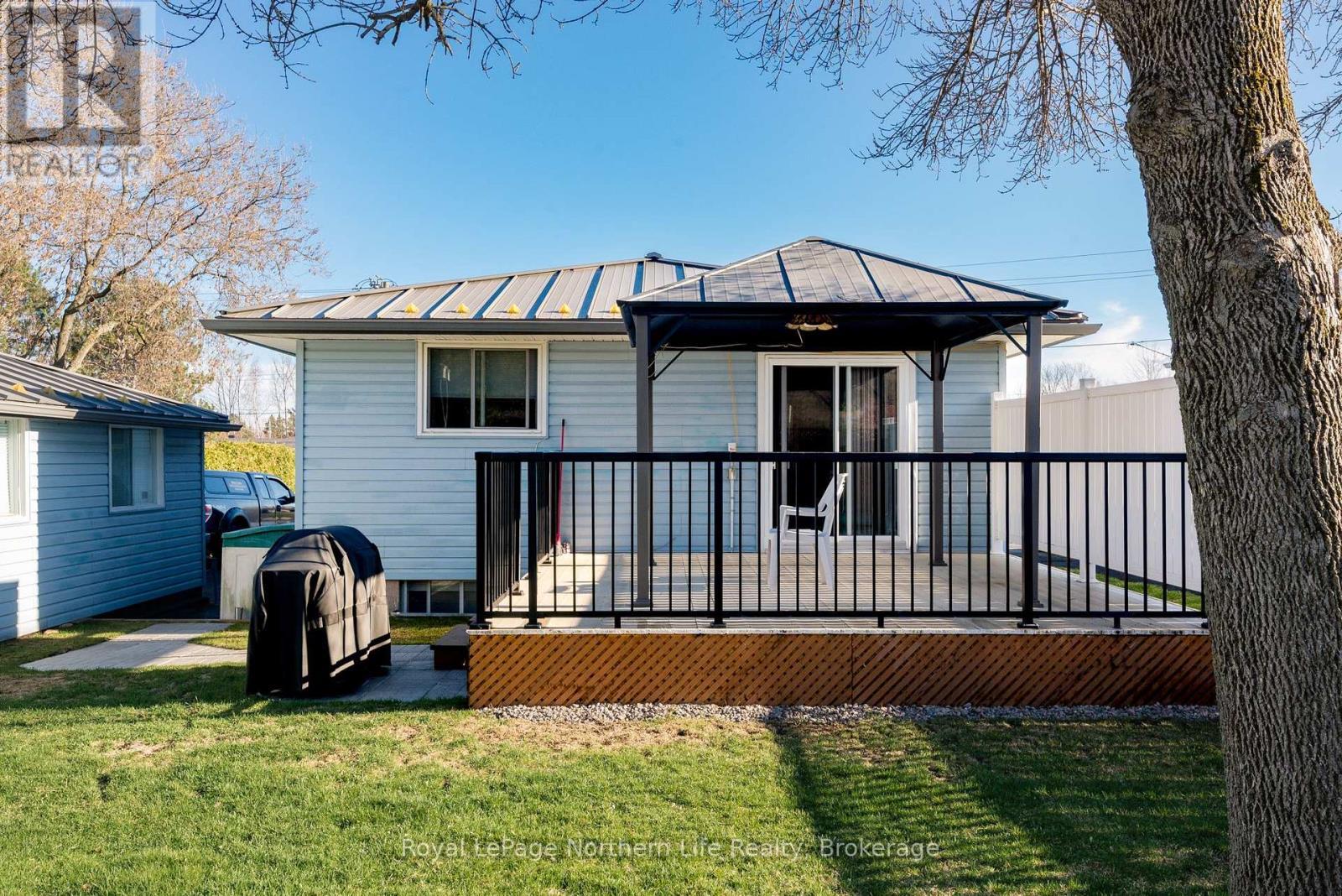 












2091 MCKEOWN AVENUE

,
North Bay (Widdifield),




Ontario
P1B7N8

