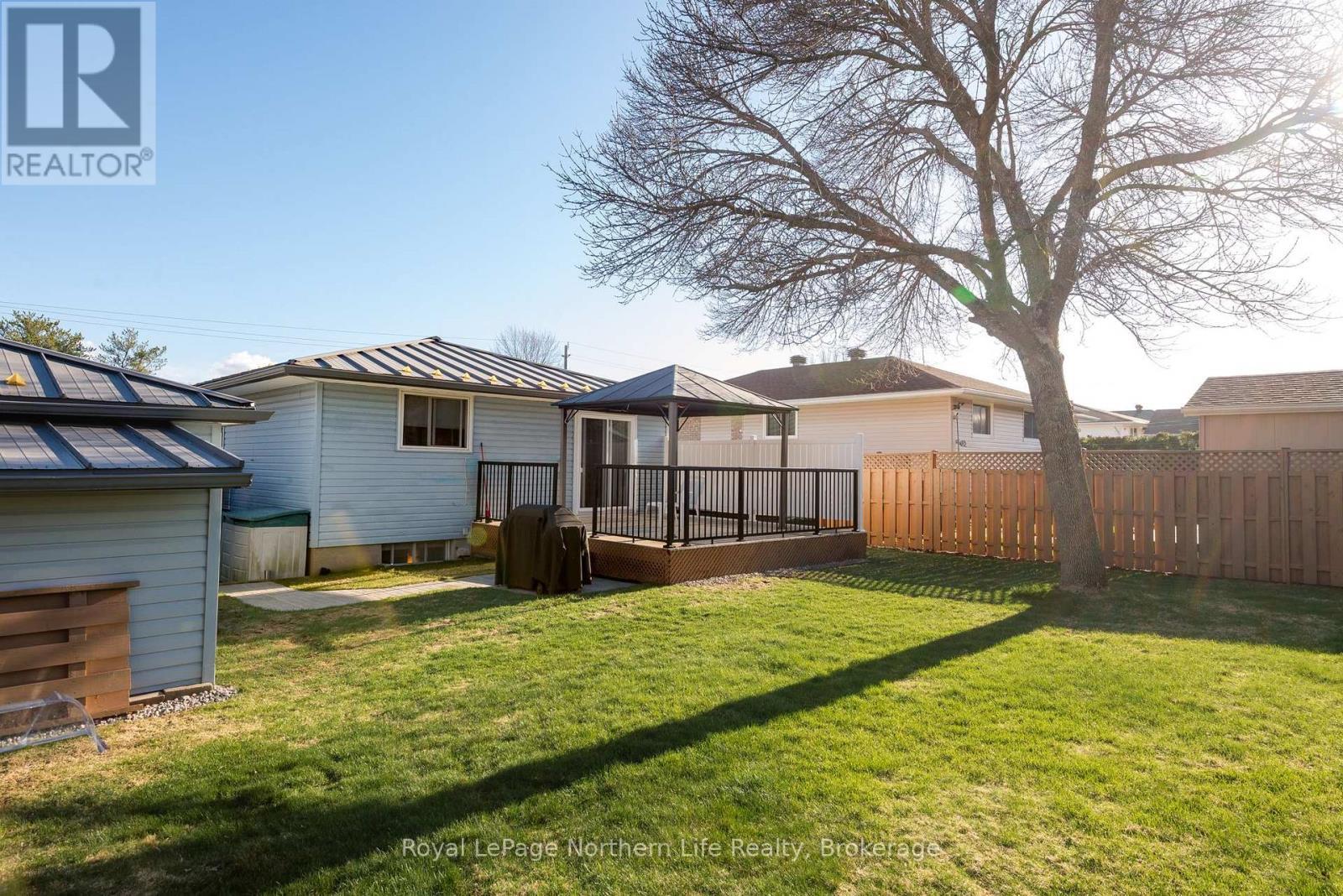 












2091 MCKEOWN AVENUE

,
North Bay (Widdifield),




Ontario
P1B7N8

