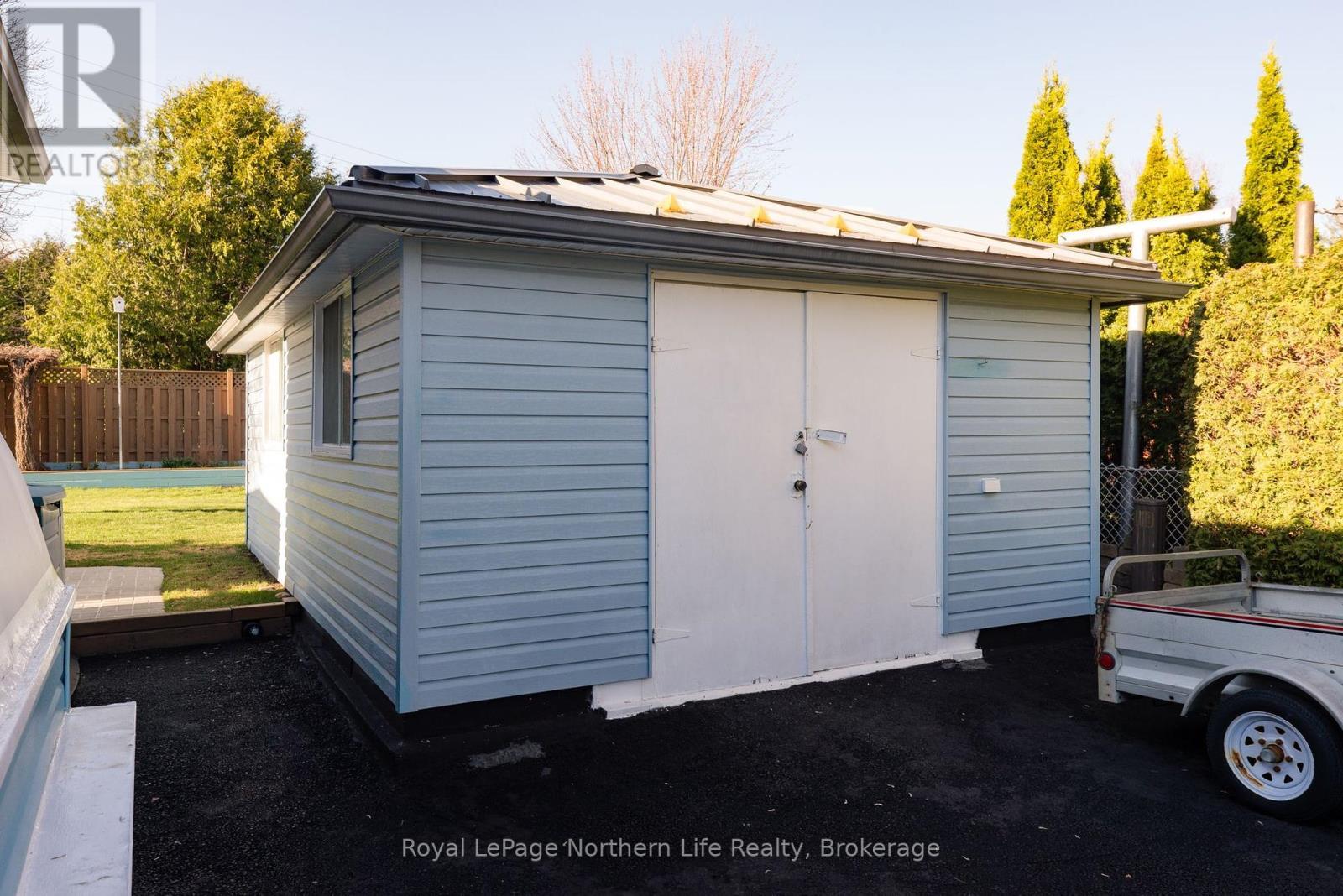 












2091 MCKEOWN AVENUE

,
North Bay (Widdifield),




Ontario
P1B7N8

