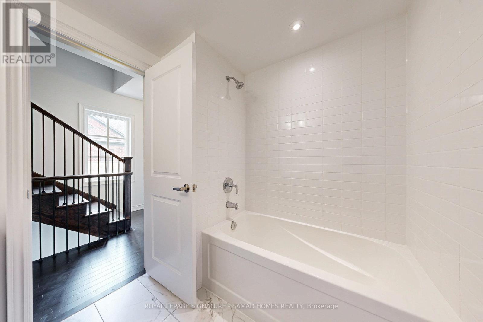 












155 - 55 LUNAR CRESCENT

,
Mississauga,




Ontario
L5M2R4

