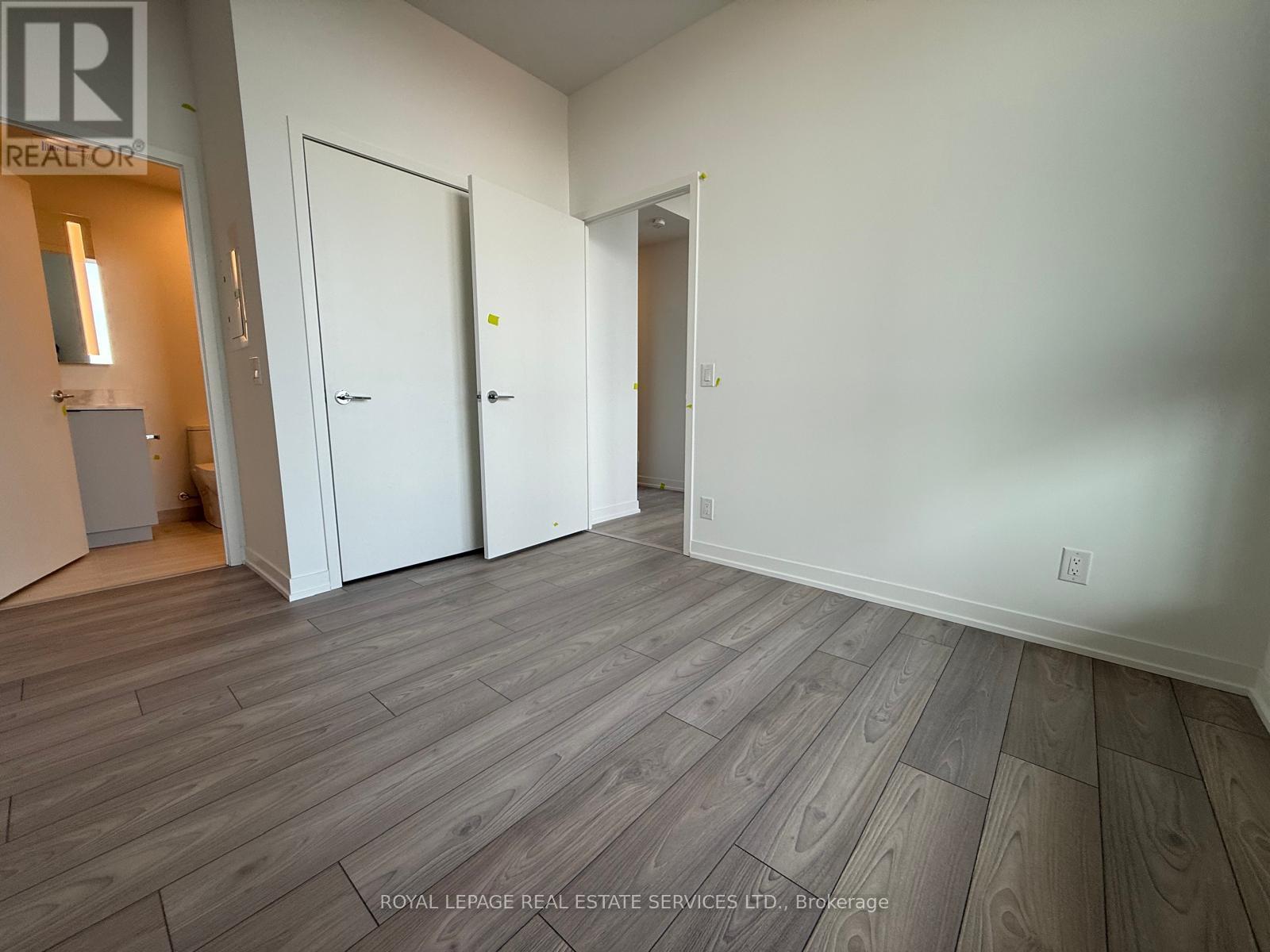 












522 - 285 DUFFERIN STREET

,
Toronto,




Ontario
M6K1Z5

