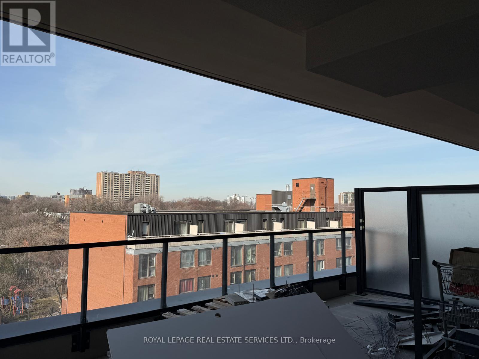 












522 - 285 DUFFERIN STREET

,
Toronto,




Ontario
M6K1Z5

