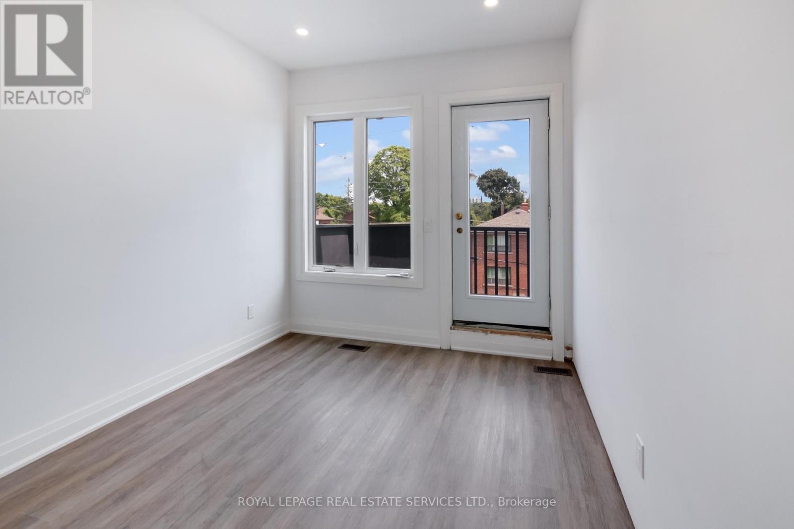 












4 - 206 OAKWOOD AVENUE

,
Toronto,




Ontario
M6E2T9

