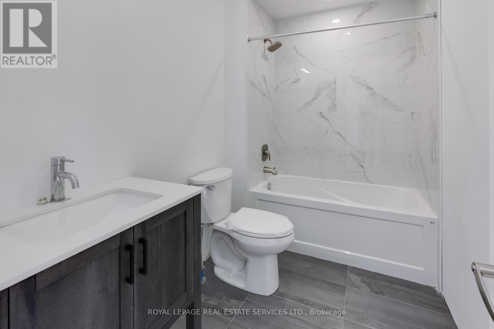 












4 - 206 OAKWOOD AVENUE

,
Toronto,




Ontario
M6E2T9

