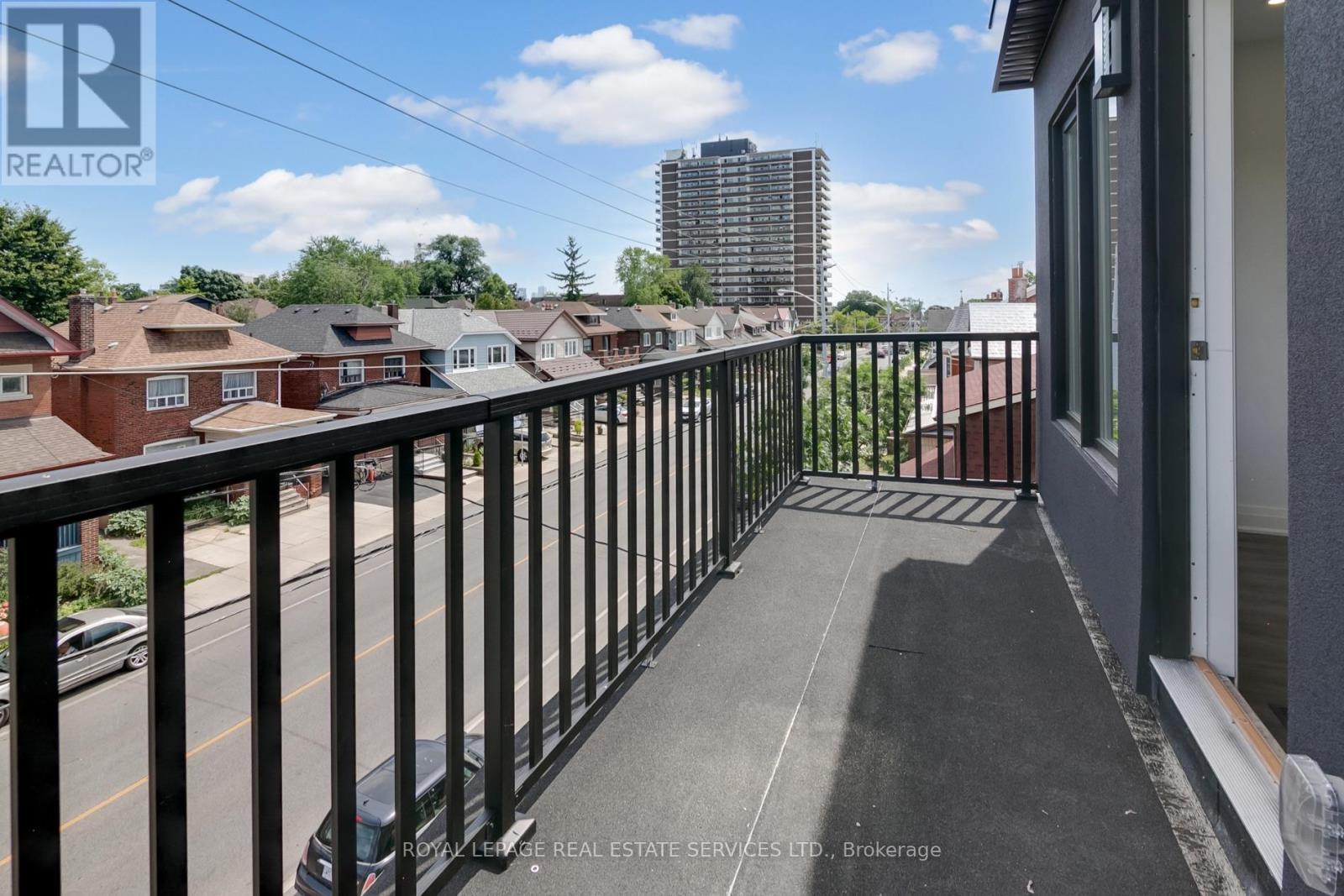 












4 - 206 OAKWOOD AVENUE

,
Toronto,




Ontario
M6E2T9

