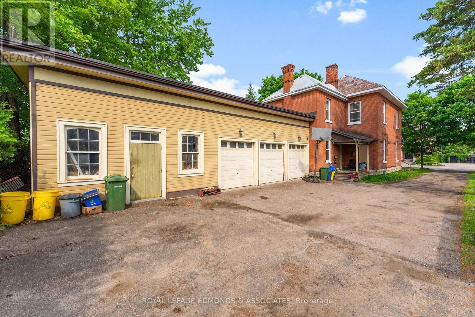 












54 ISABELLA STREET

,
Pembroke,




Ontario
K8A5S5

