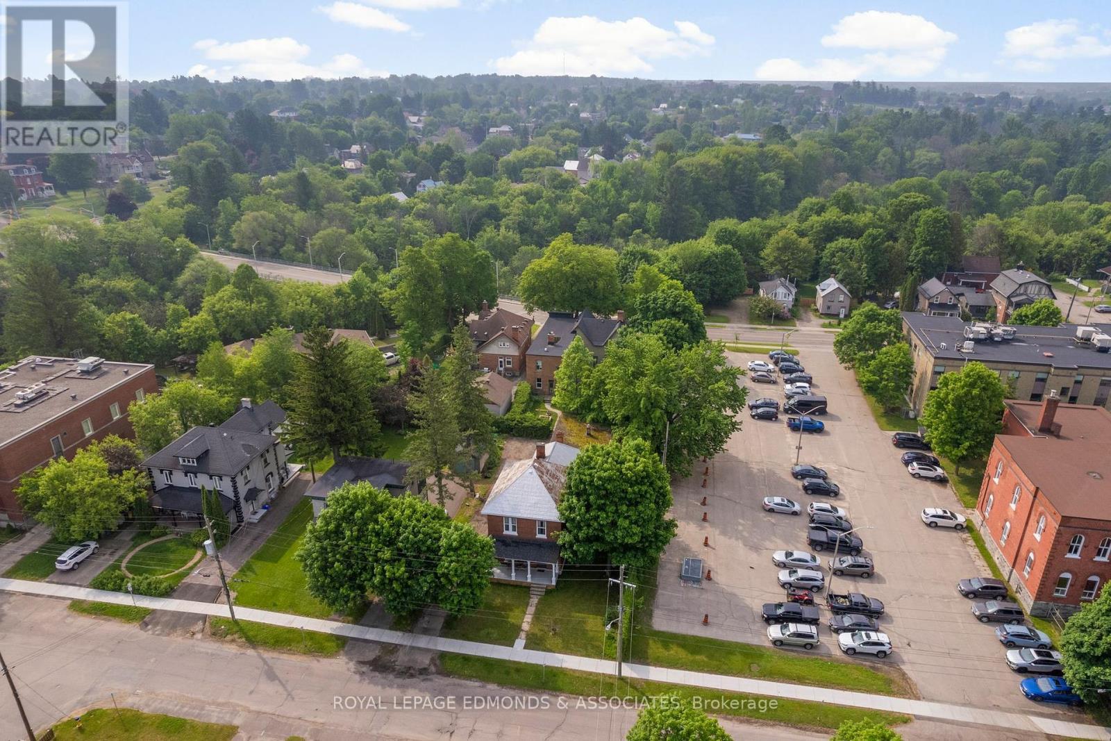 












54 ISABELLA STREET

,
Pembroke,




Ontario
K8A5S5

