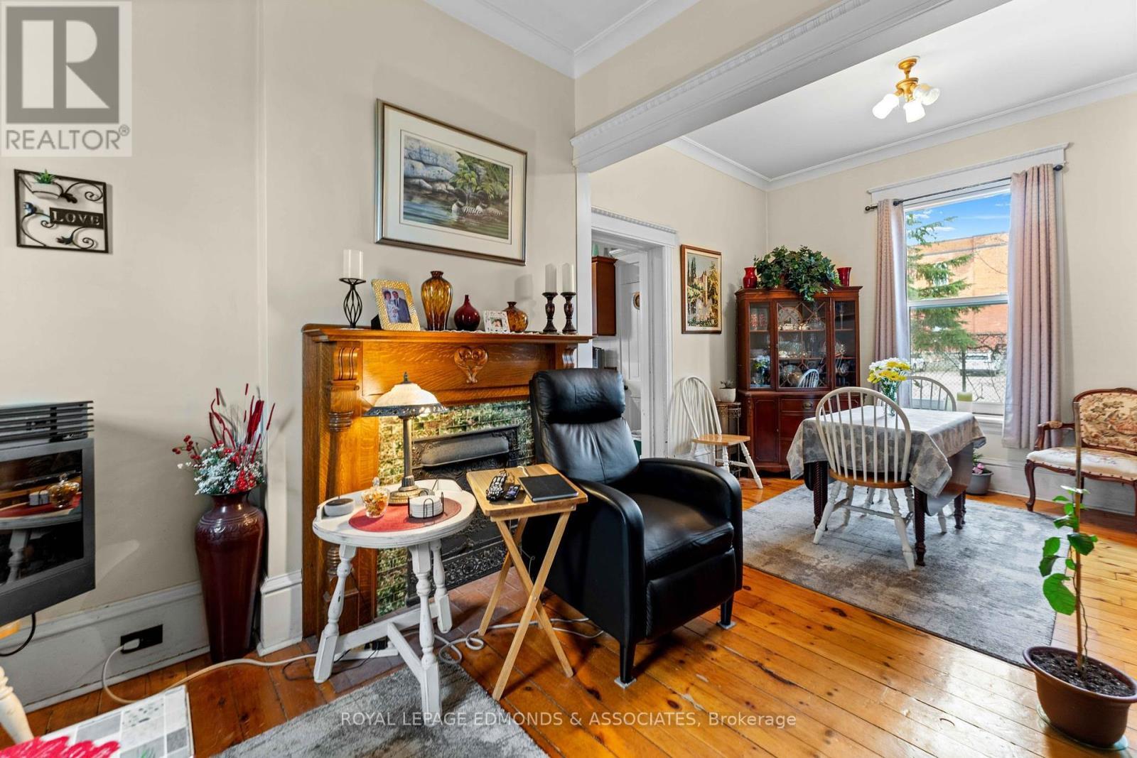 












54 ISABELLA STREET

,
Pembroke,




Ontario
K8A5S5

